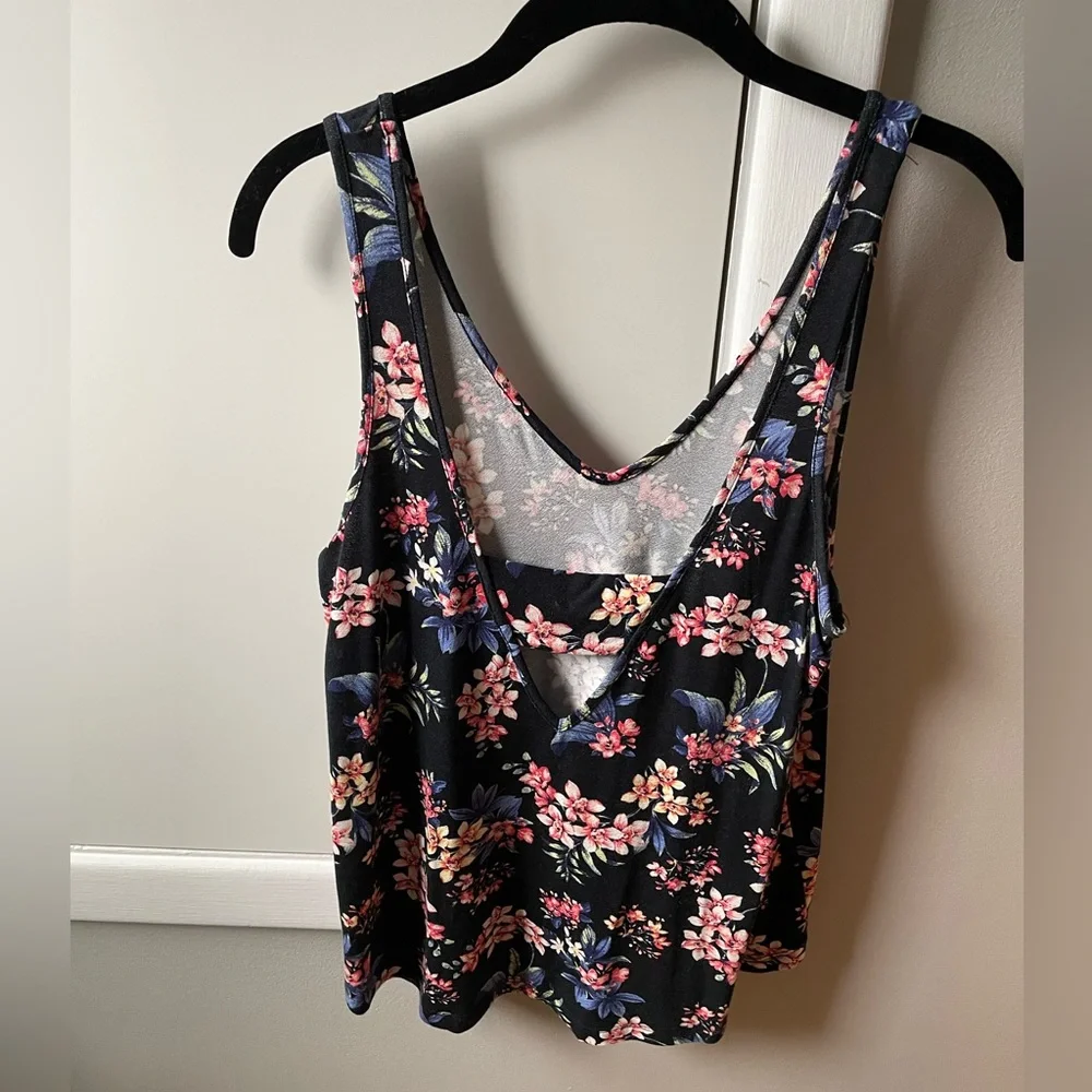 American Eagle Soft & Sexy floral print tank top in size medium - Picture 2 of 2
